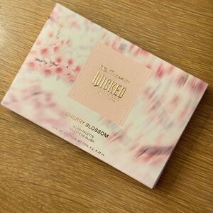 R.E.M. BEAUTY X WICKED: FOR GOOD CHERRY BLOSSOM BLUSH PALETTE